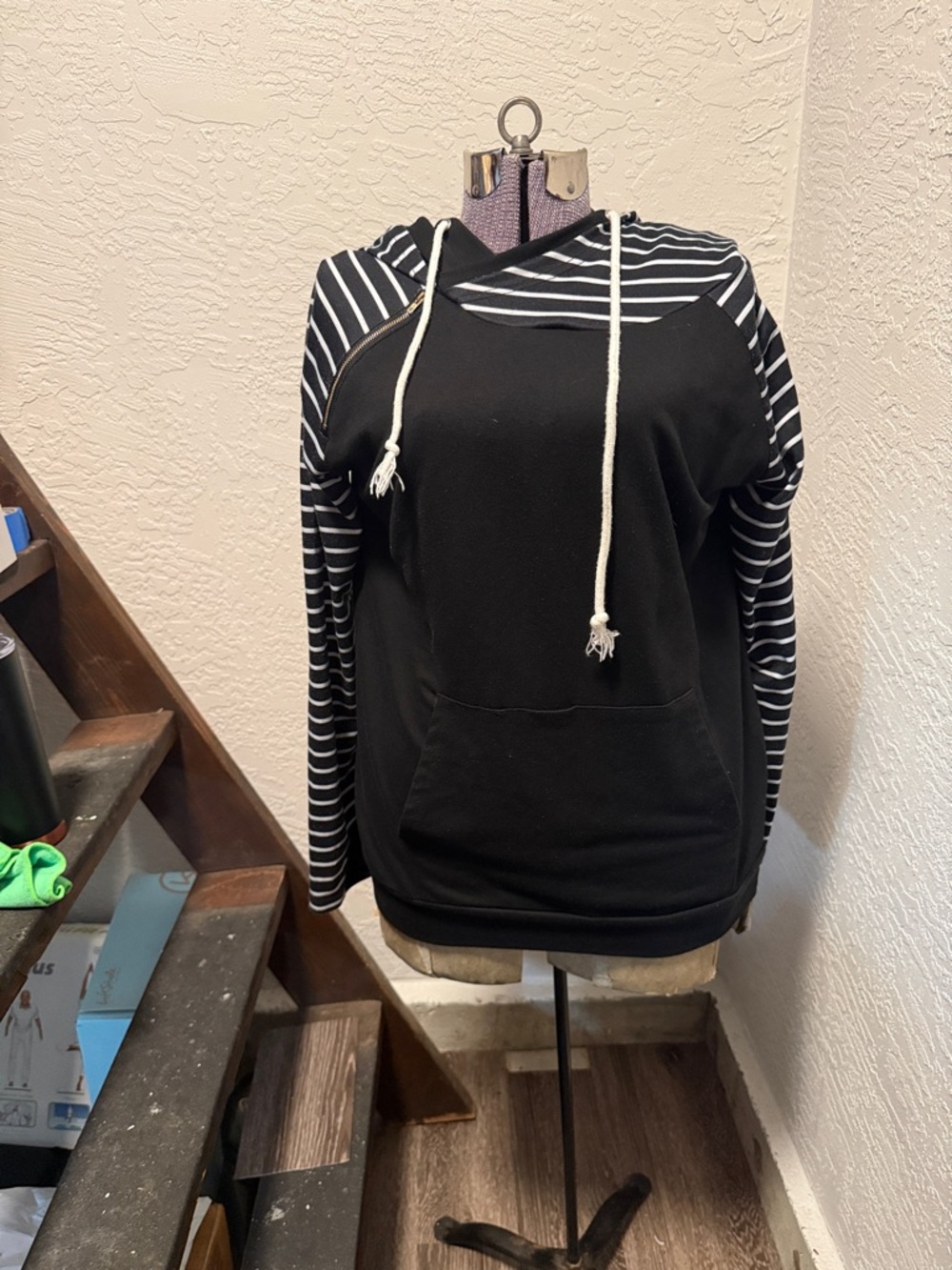 Source Unknown Black & White Striped Cowl Pullover Hoodie